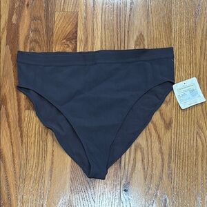 Fabletics High-waisted Sculptknit Brief NWT L